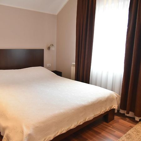 B&B Park Sremcica Экстерьер фото