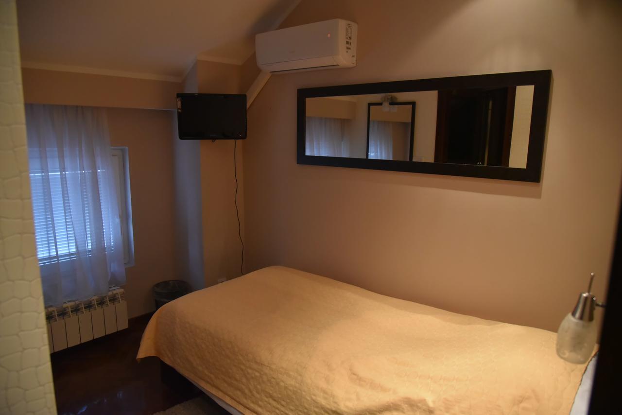 B&B Park Sremcica Экстерьер фото