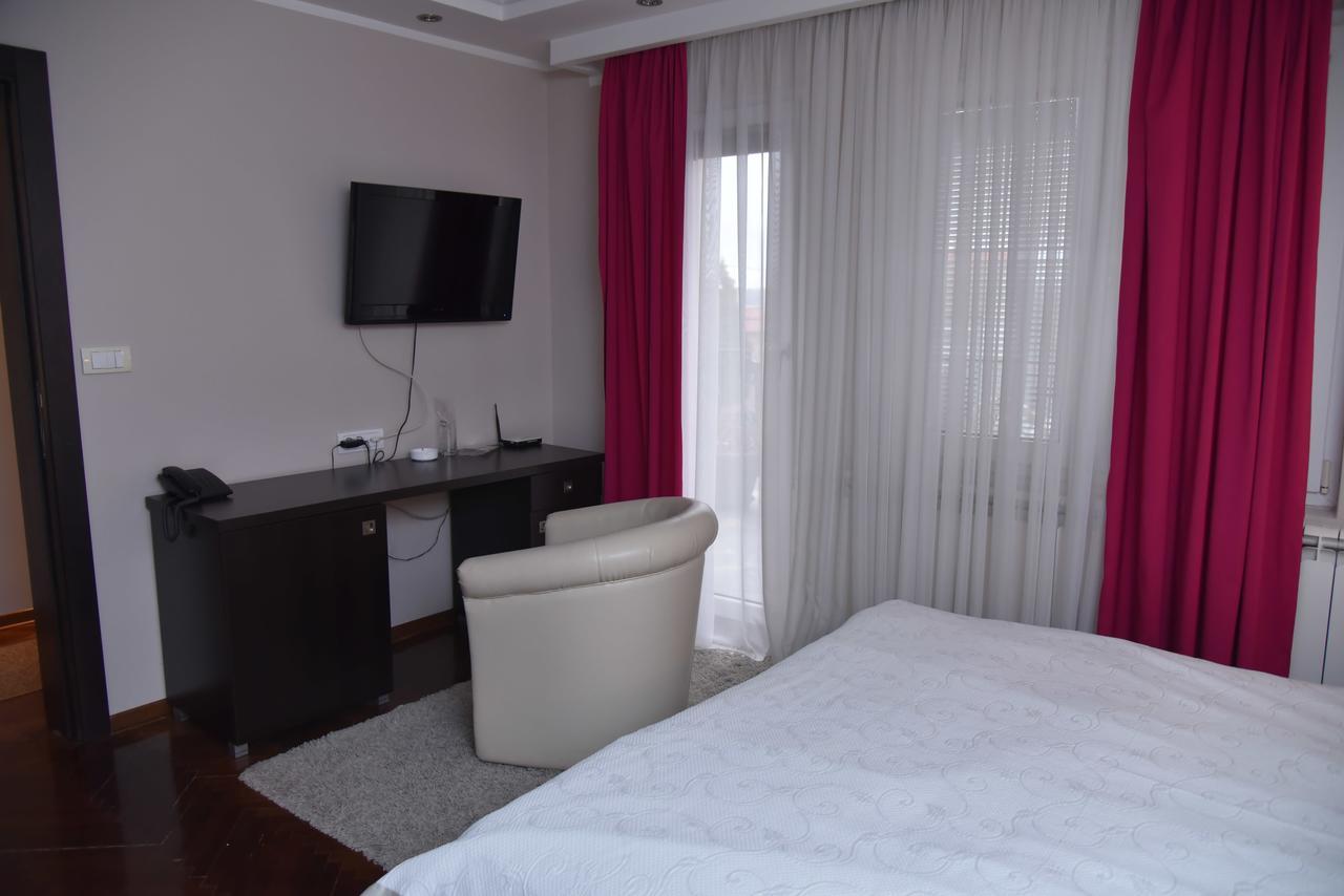 B&B Park Sremcica Экстерьер фото