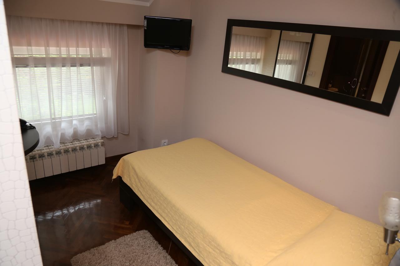 B&B Park Sremcica Экстерьер фото