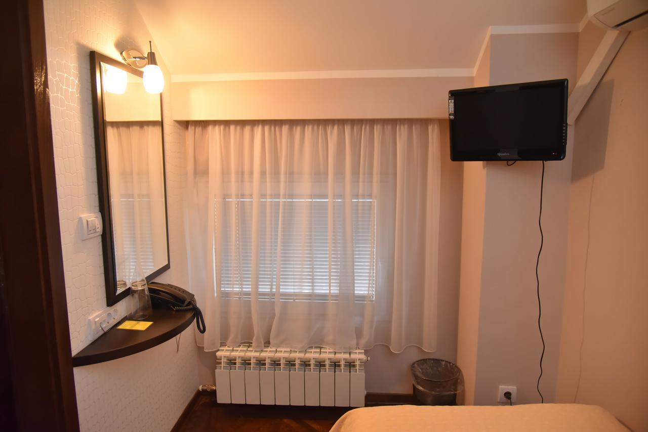 B&B Park Sremcica Экстерьер фото